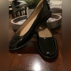 Naturalizer black patent leather Flexy flat